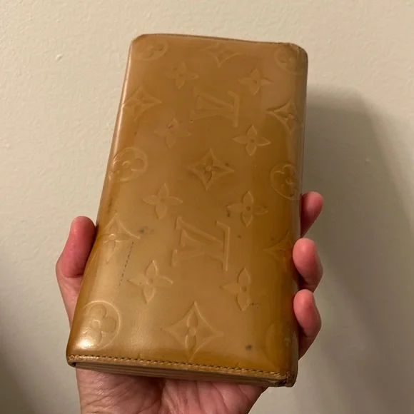 Louis Vuitton Shiny mustard patent leather Long snap on Wallet👌🌹❤️ - Picture 2 of 11